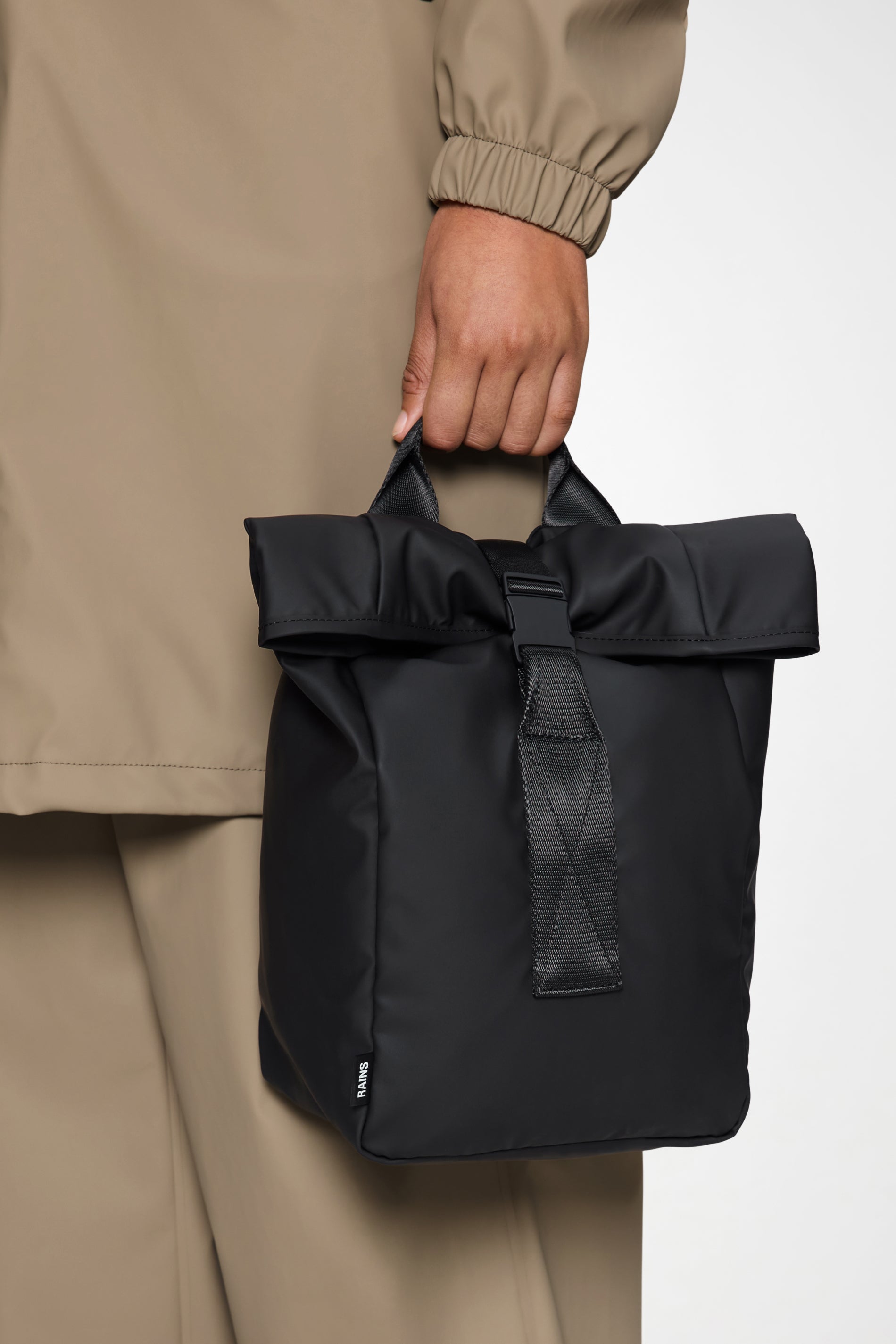RAINS Lunch Bag Black 9.50L H39 x D14 x W19 cm Lunch Bag
